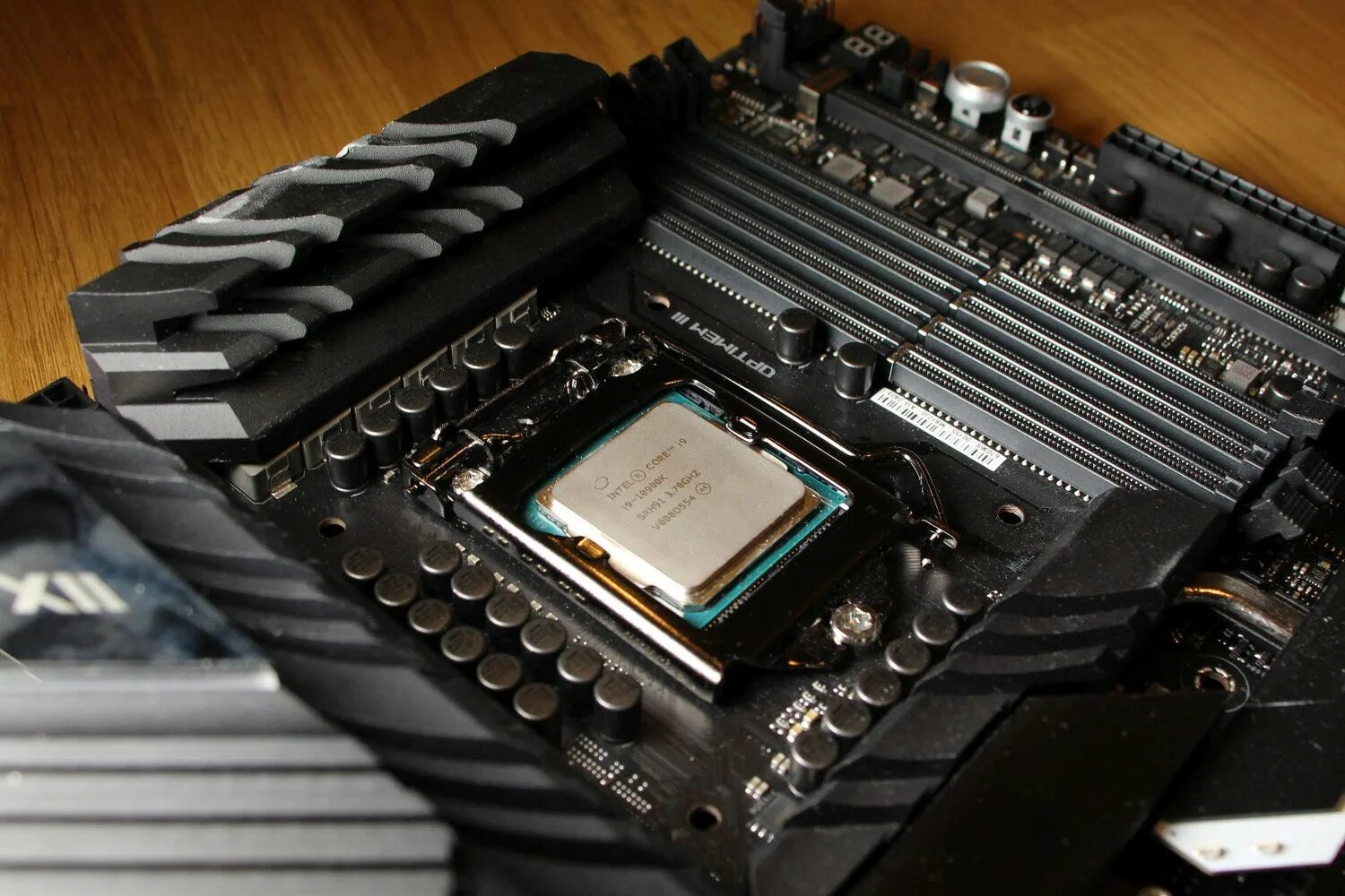 Памяти мощнейшим процессором и. I9 10900k. Core i9-10900. Интел Core i9-10900k. Intel Core i9-9900k.
