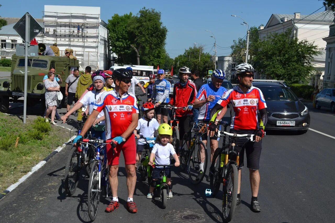 Центральный рынок таганрог. Посещение. Авария автобуса в таганроге. Петровск улица таганрог. Авария автобуса в таганроге.