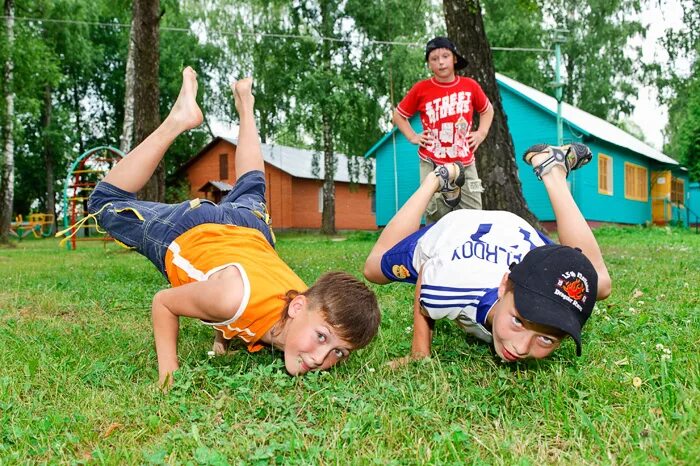 Camping team. Лагерь команда Истра. Акробатический лагерь. Спортивная команда в лагере. Оц команда лагерь.