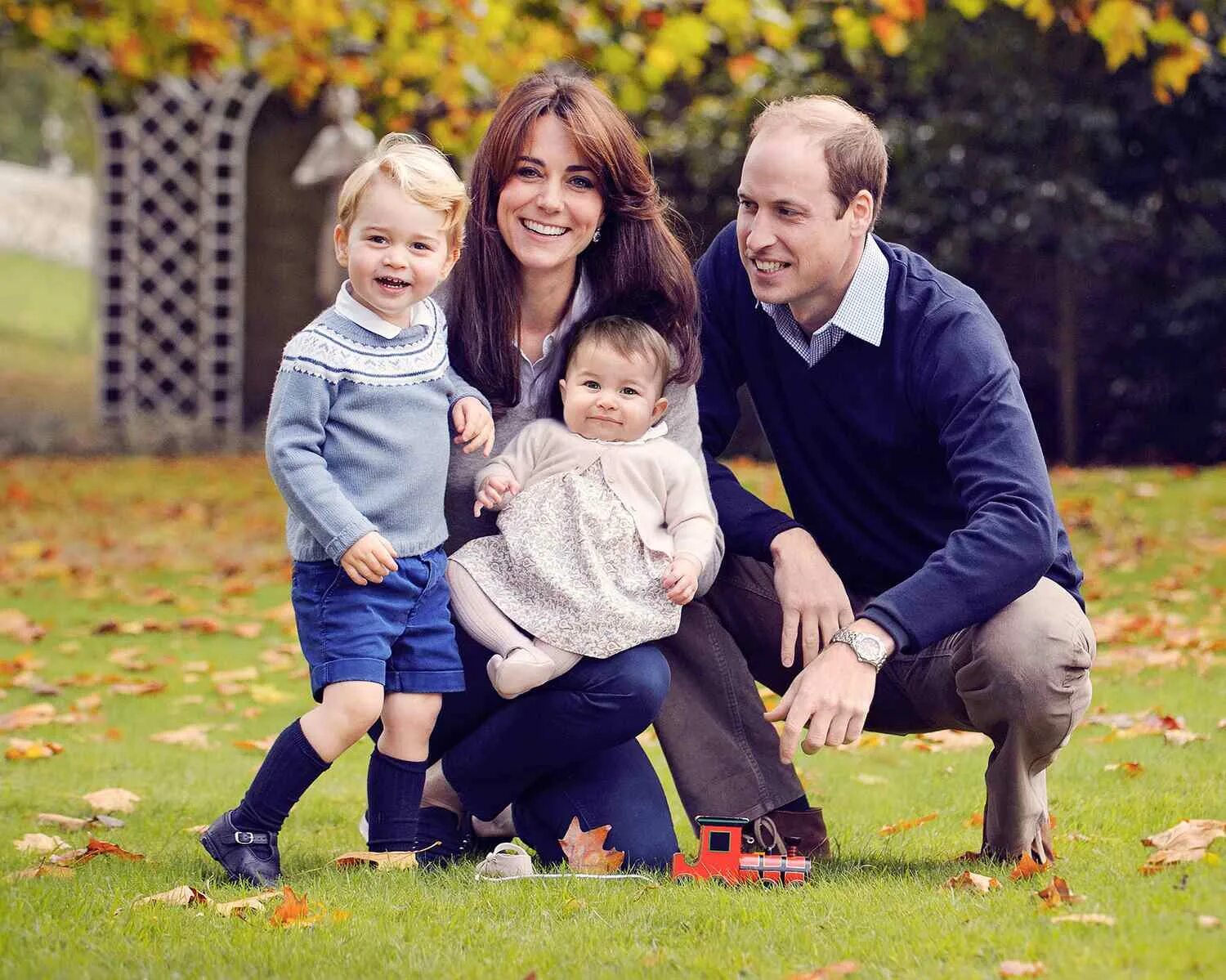 Какие есть известные семьи. Семья принца Уильяма и Кейт Миддлтон. Кейт Миддлтон с детьми. Кейт Миддлтон семья дети. Вильям Королевская семья.