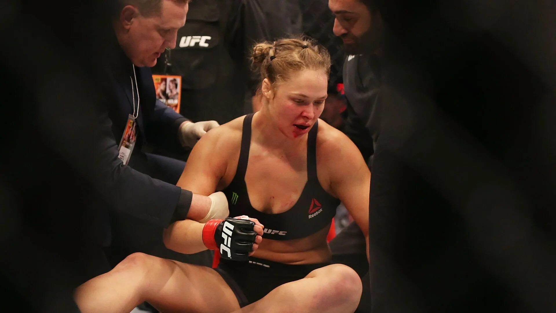 Холм боец. Ронда Роузи Холли холм. Ronda Rousey MMA. Борец Ронда Роузи. Ронда Роузи фото.