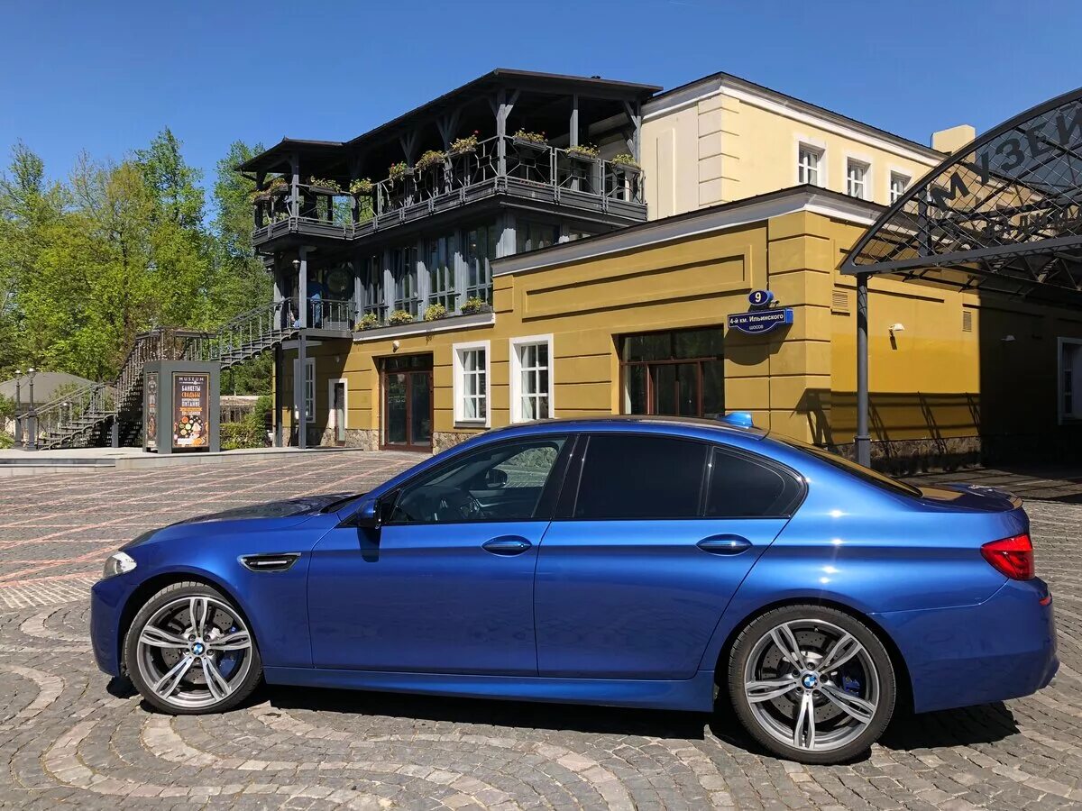 Синяя бмв м5. BMW m5 синяя. BMW f10 синяя. BMW m5 f10 Blue. BMW m5 f10 Monte Carlo Blue.