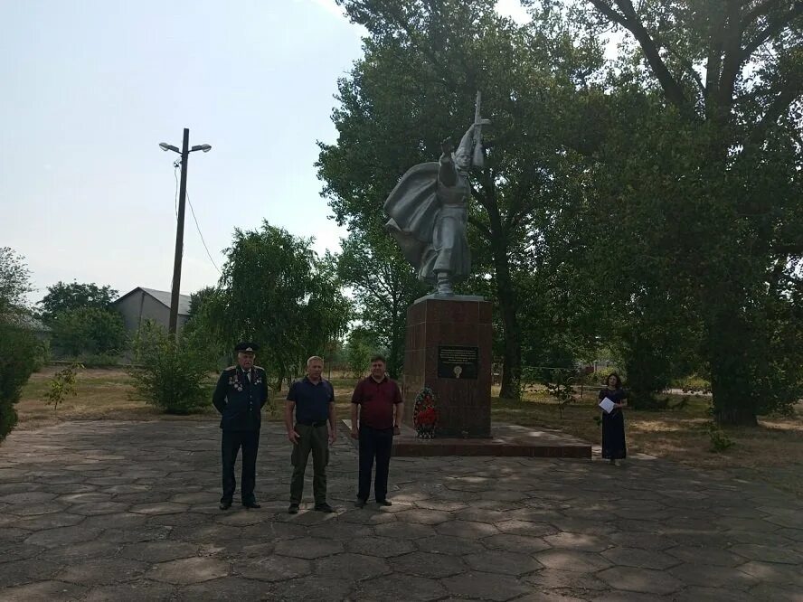 Станица луганская луганская область. Станица Луганская памятник. Станица Луганская память. Станица Луганская до войны.