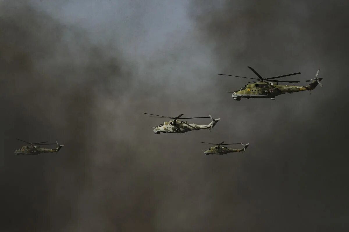 Вертолет перебрасывал отряд. 74 Наземных объекта военной инфраструктуры. Выведенные из строя военные объекты Украины. Российские военные уничтожили 74 наземных объекта инфраструктуры ВСУ. Военные США вывели из строя объект над озером Гурон.