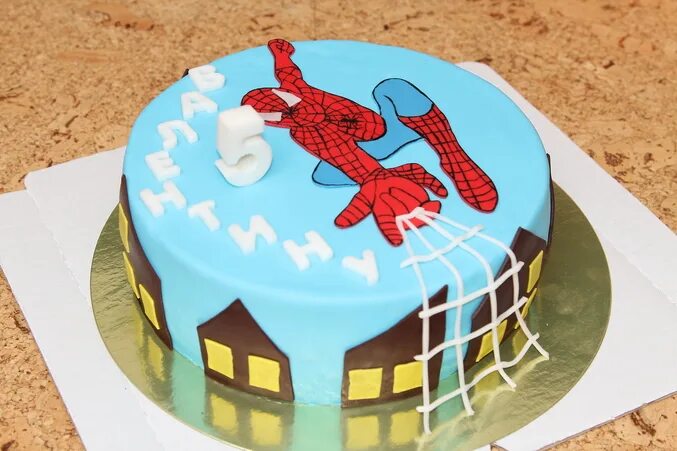 Тарты для мальчика 6 лет спардимен. Торт человек паук без мастики. Торт халк и человек паук. Торт человек-паук красный снизу. Торт человек паук.