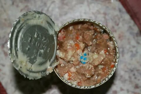 Просроченные рыбные консервы можно есть