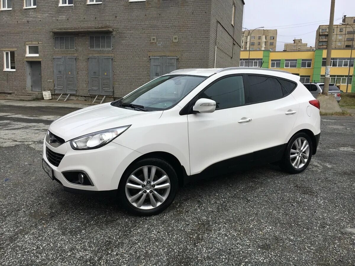 Ix35 2012 года. Hyundai ix35 White. Hyundai ix35 белый. Hyundai ix35 белый 2012. Хендай Икс 35 белый.