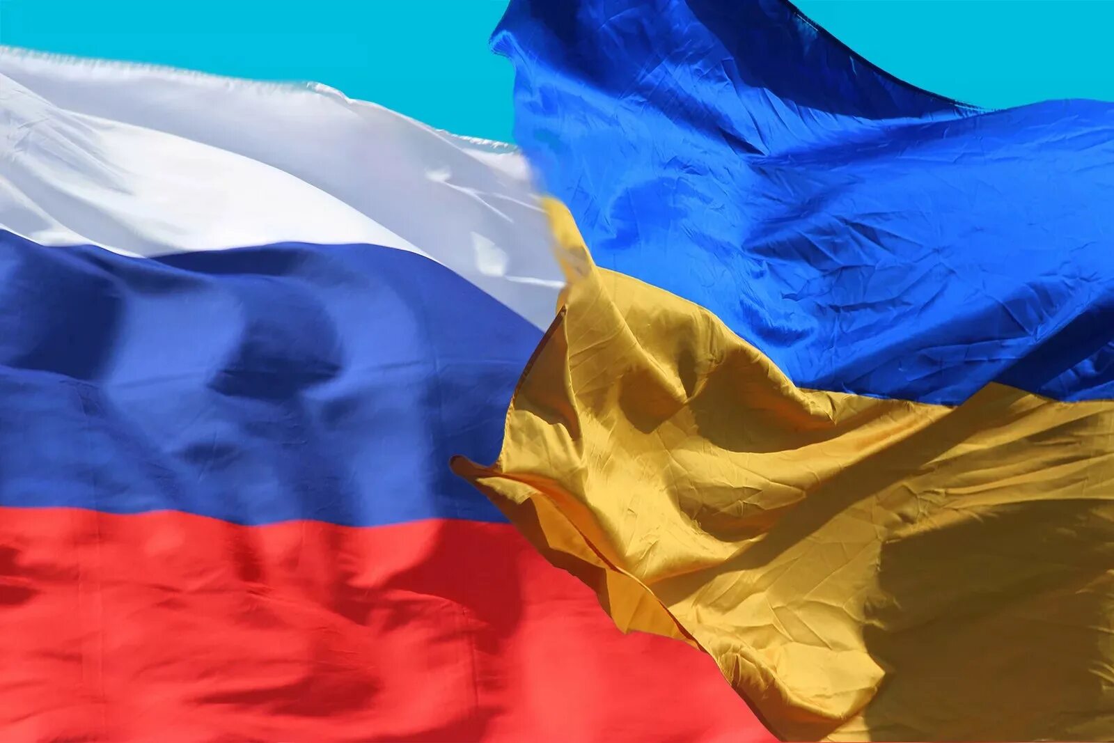 Российско украинский флаг. Флаг РФ И Украины. Украина – это Россия. Российский и украинский флаг. Российско-украинские отношения.