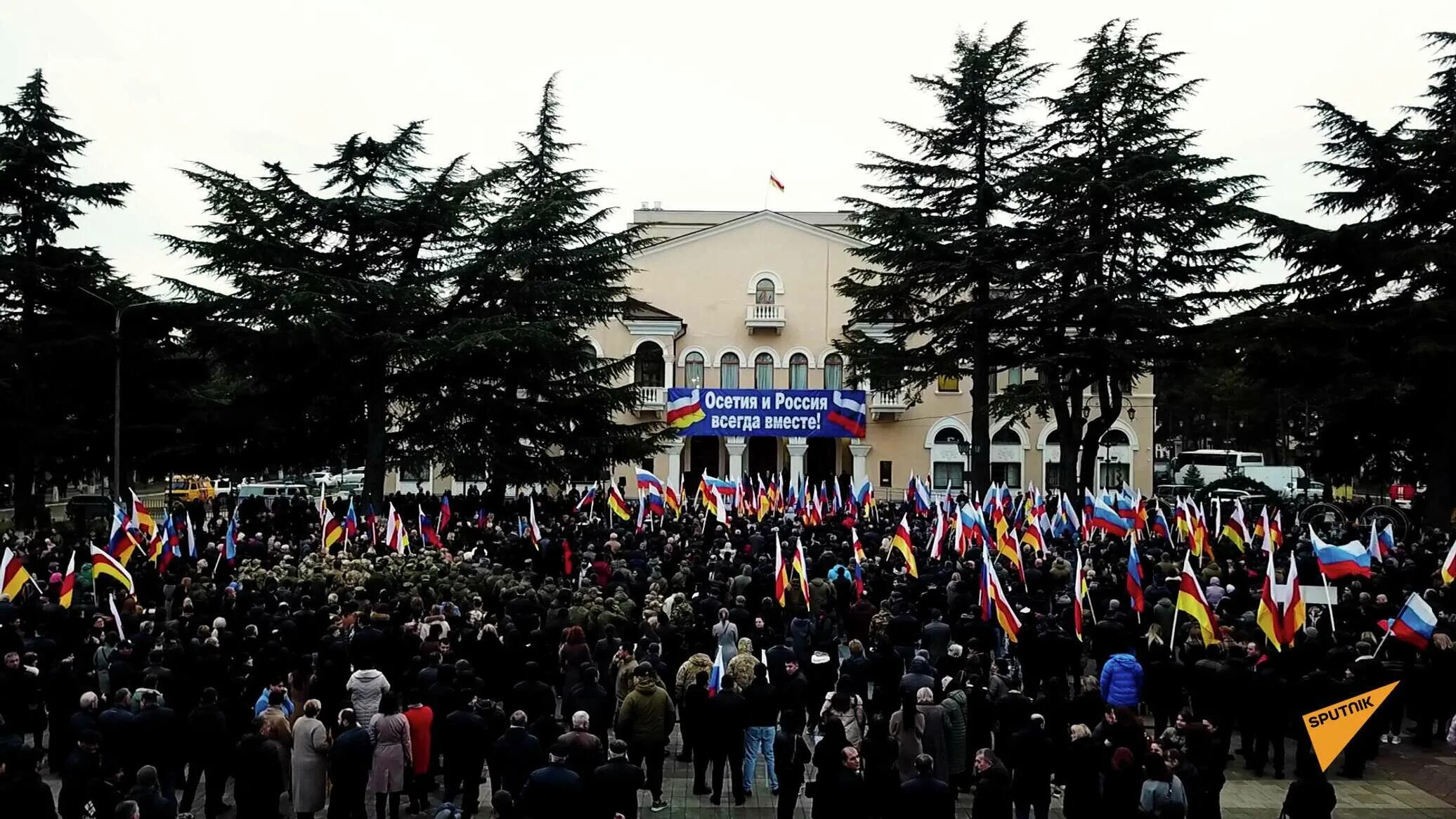 Митинги в Южной Осетии. Массовый митинг. Митинги в поддержку Южной Осетии 2008. Цхинвал митинг. Южная осетия поддержала