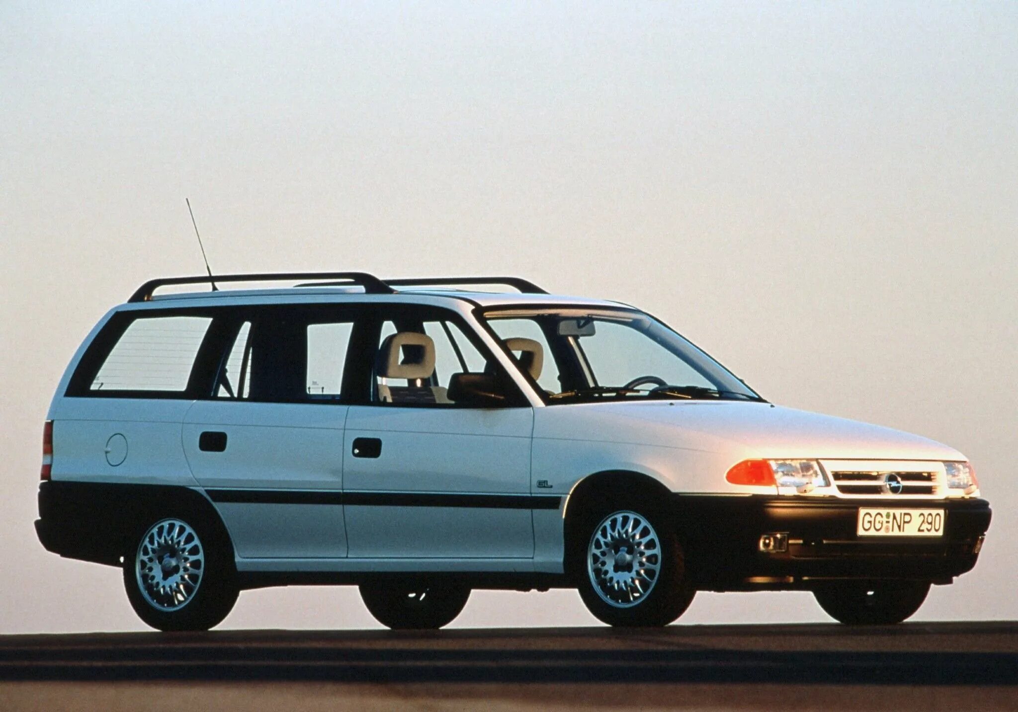 Opel Astra 1994 универсал. Opel Astra f Caravan.