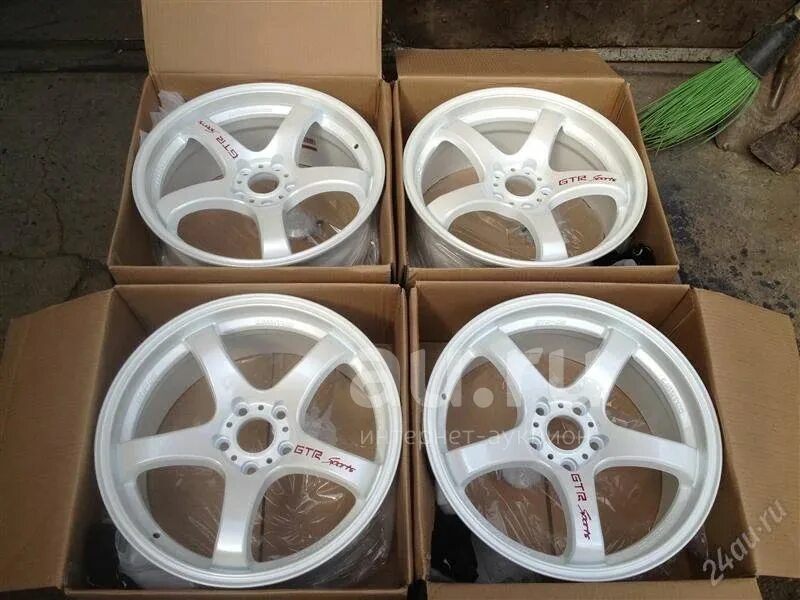 Vossen r16 5x114. Литье sakura wheels 18 5/112. Белые диски r18. Vossen r17 белые. Дисков advan r16.