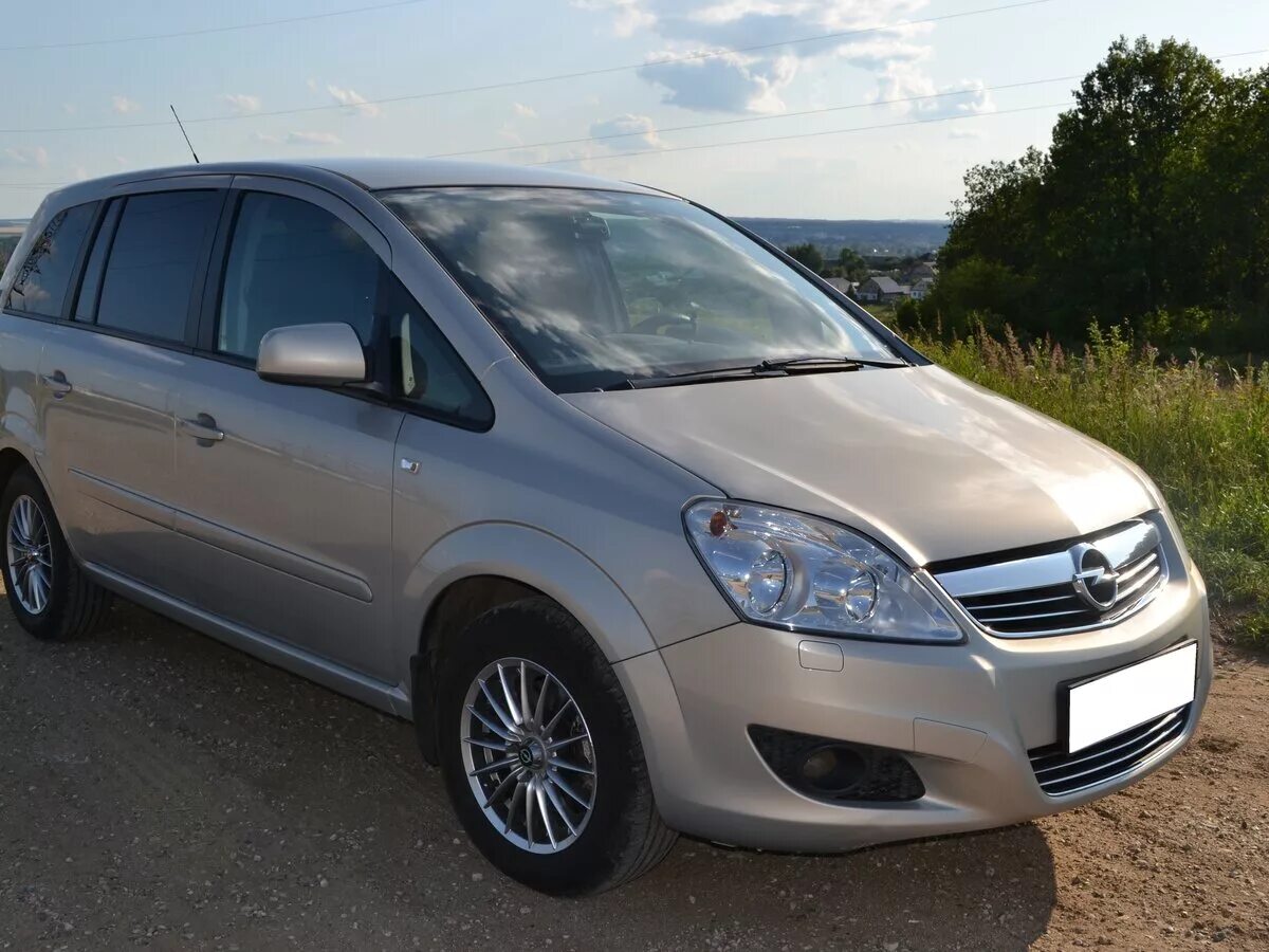 Зафира б 2010. Opel Zafira 2010. Опель Зафира 2010 года. Opel Zafira b 2010. Опель Зафира 2010г.