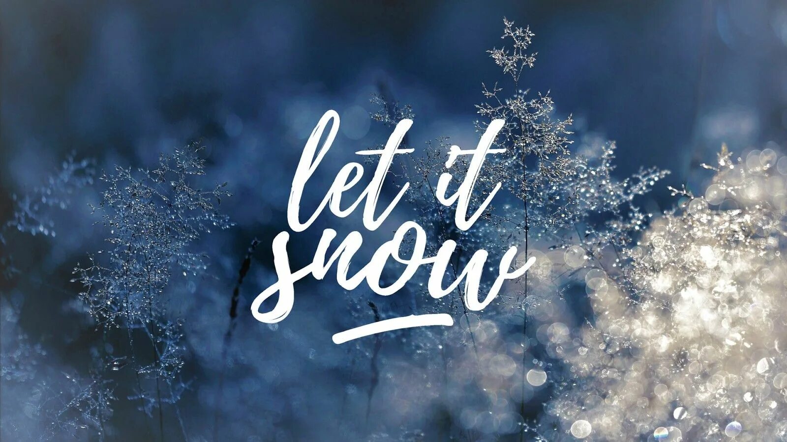 Let it Snow надпись. Лет ИТ Сноу. Обои на рабочий стол Let it Snow. Надпись на снегу. Lets cold