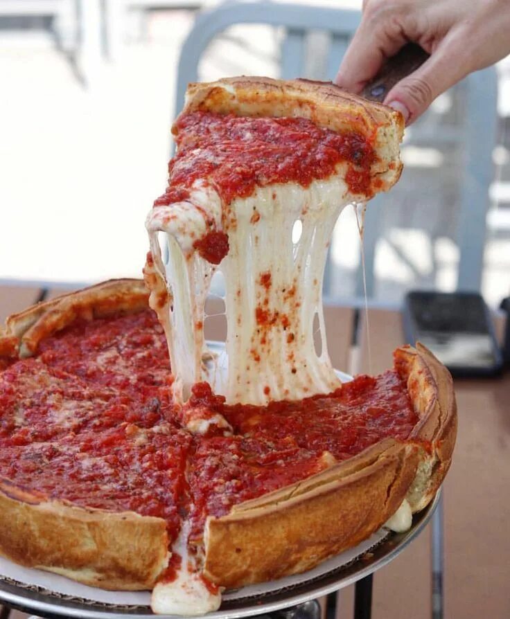 Пицца дип диш в москве. Чикагская пицца. Chicago deep dish pizza. Чикаго дип диш пицца. Американская пицца чикаго.