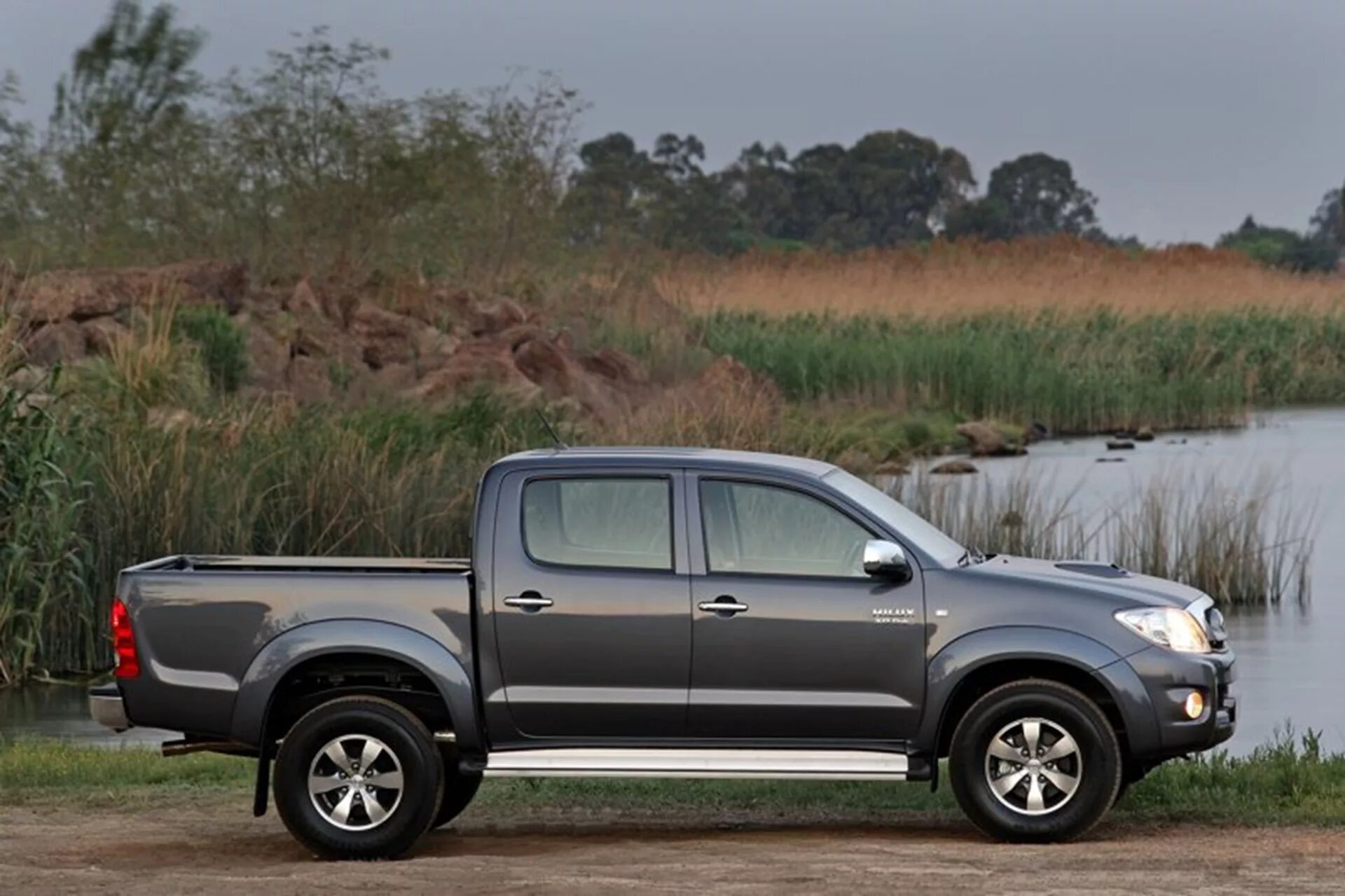 Купить хайлюкс дизель. Тойота Хайлюкс 2008. Toyota Hilux Double Cab. Toyota Hilux 2008 дизель. Тойота пикап Хайлюкс 2008.