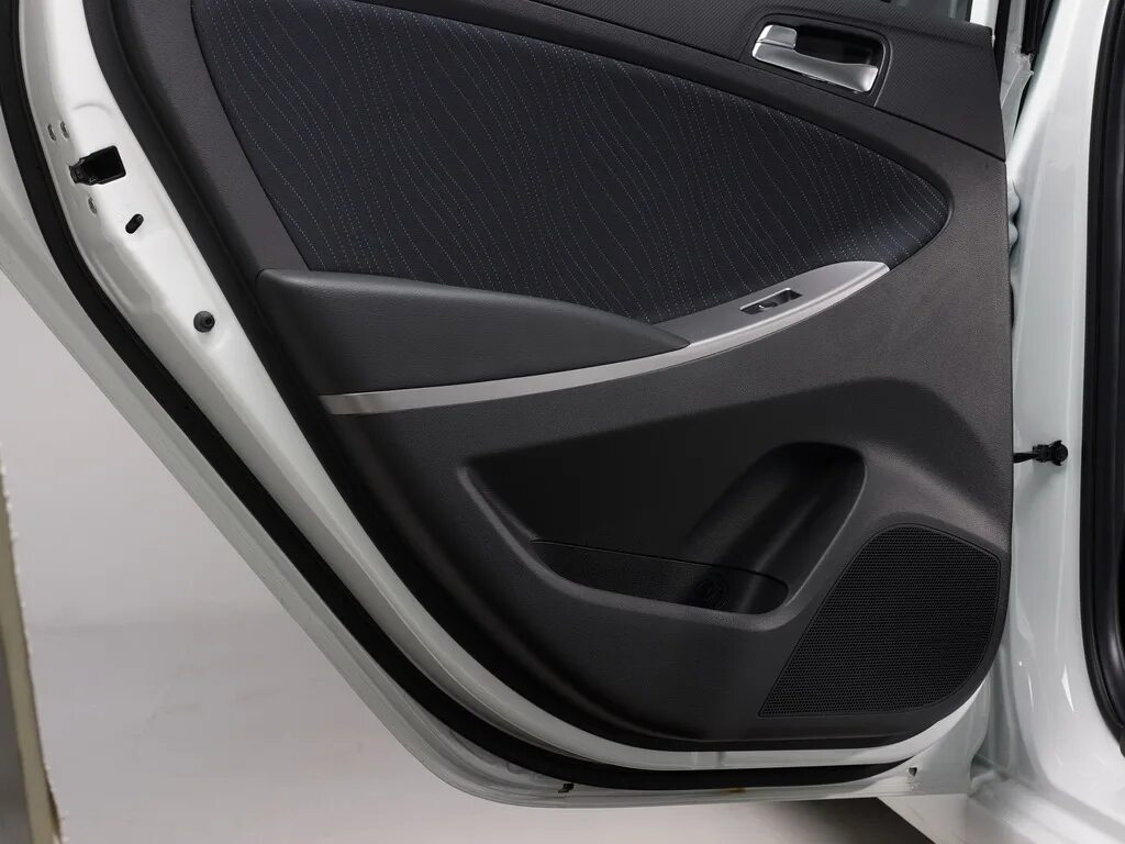 Солярис 1 дверь задняя левая. Хендай солярис 2014 хэтчбек комплектации. Обшивка дверей хендай солярис 2011. Дверь хендай солярис 2015. Дверь левая передняя на хендай солярис 2012г.