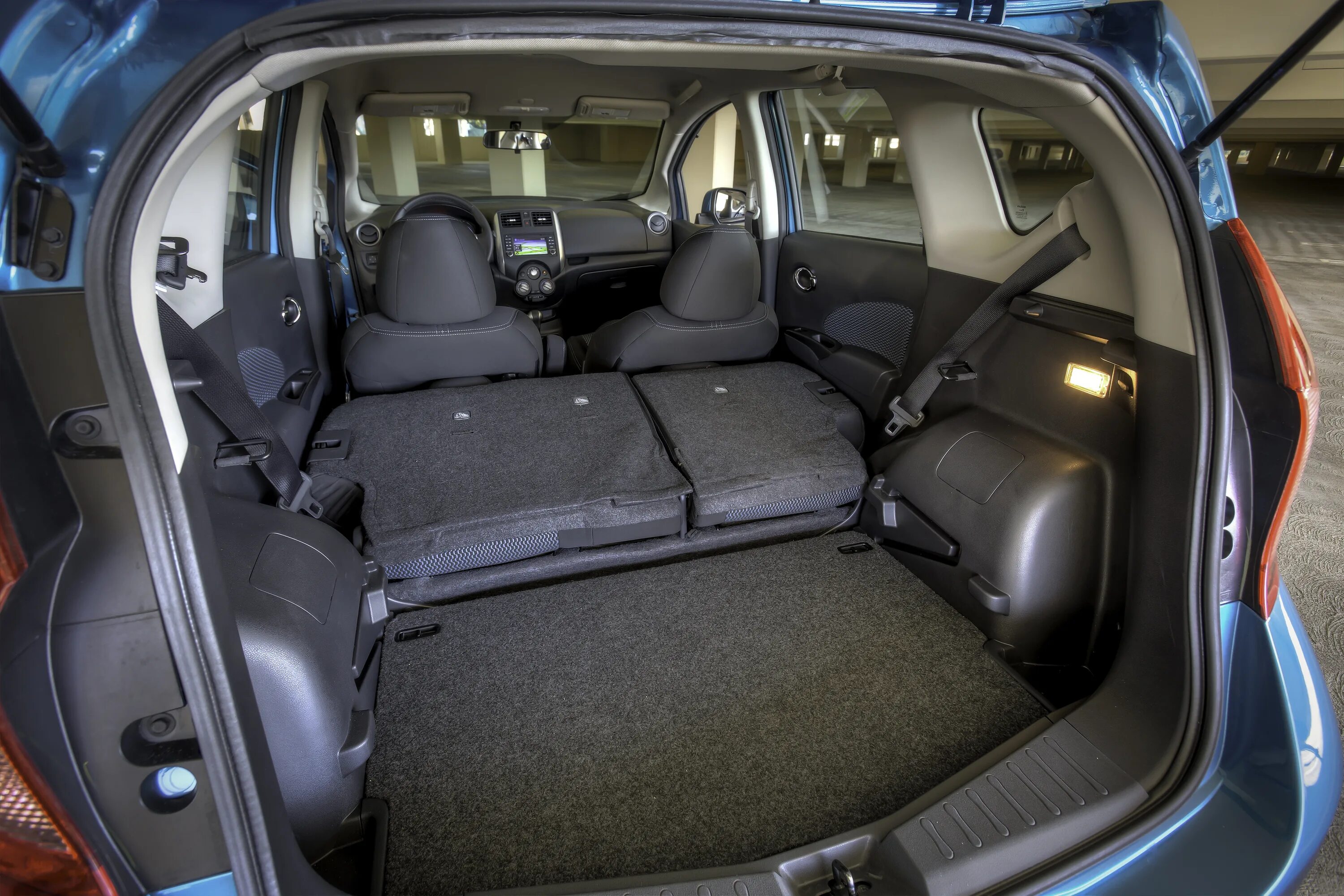 Сиденье заднее ниссан ноте. Nissan note 2016 багажник. nissan note 2013 багажник. ниссан ноут 2014 багажник. nissan note 2006 багажник.