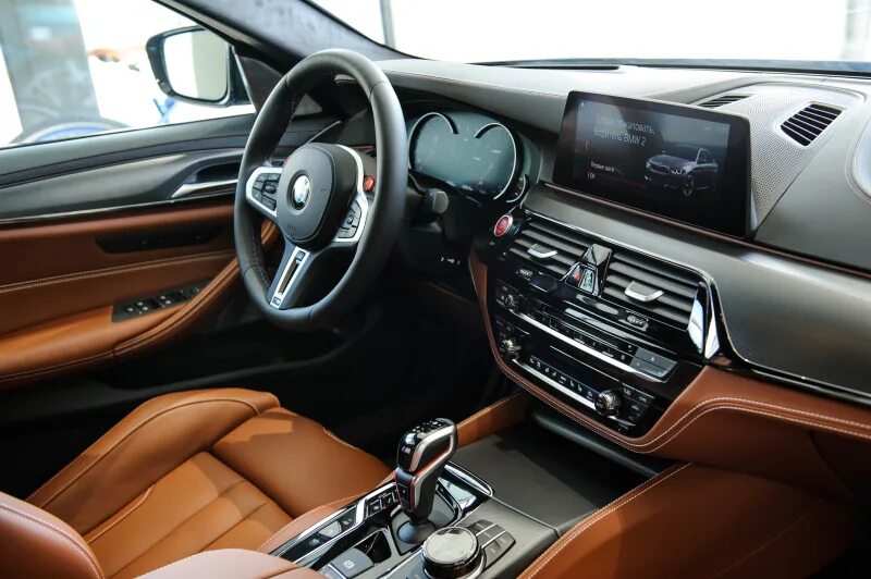Bmw g30 рыжий салон. бмв f10 коричневый салон. Bmw 5 g30 салон. цвет салона бмв. Bmw 550i салон.