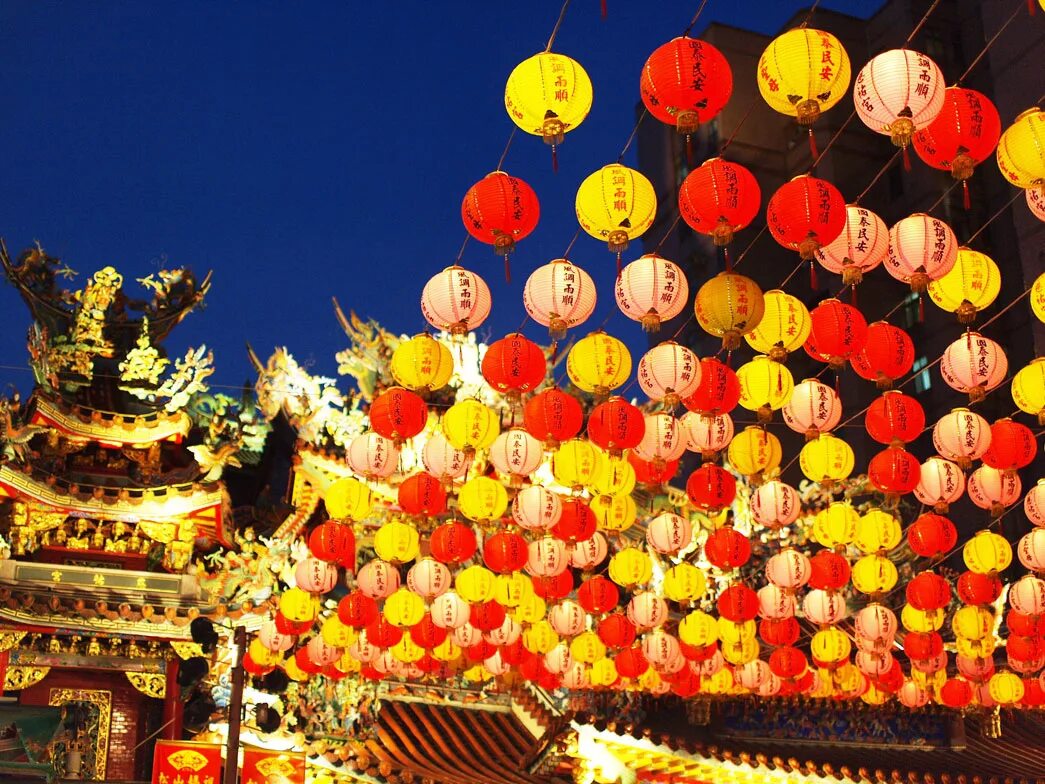 Праздник весны в китае какой календарь. Китайский новый год. Новый год в Китае. Фестиваль фонарей в Китае. Китайские праздники.