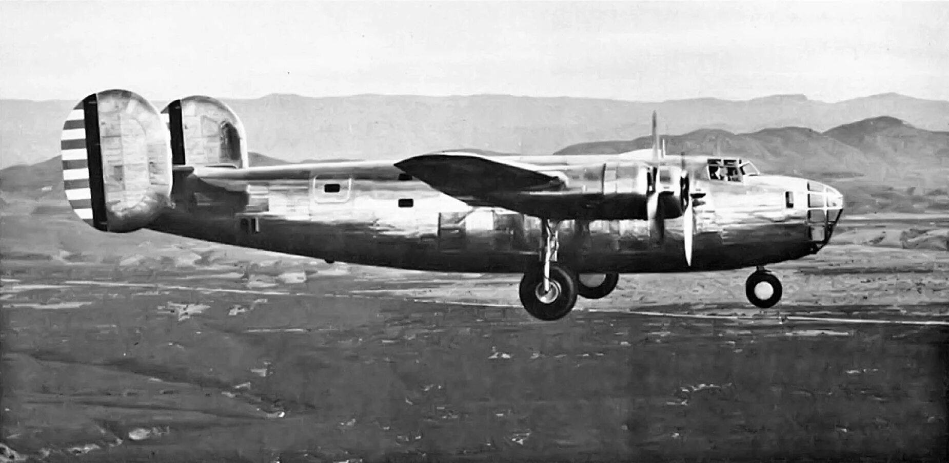 Б 24 рассказ. B-24 Liberator. B24 самолет. Б-24 бомбардировщик. Consolidated XB-24.