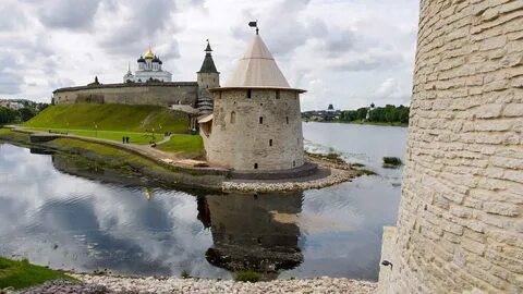 Псков на берегу какой
