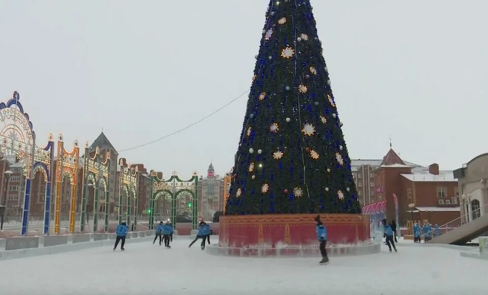 Лебяжье озеро салехард каток. Каток лабытнанги. Каток салехард. Белое озеро каток. Лед в феврале.