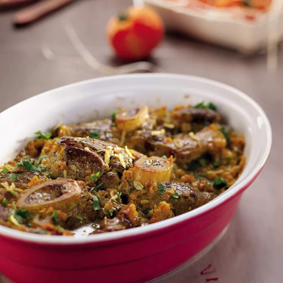 Говяжья оссобуко. Оссобуко по-милански с палентой. Оссобуко рецепт приготовления. Оссобуко италия. Оссобуко рецепт приготовления.