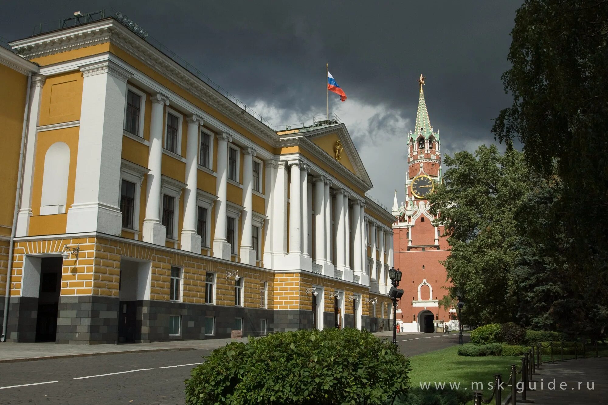 Кремлевская район. 14 Корпус Кремля. 14 Корпус Кремля Москва. Сенатский дворец Московского Кремля. Резиденция президента России в Московском Кремле.