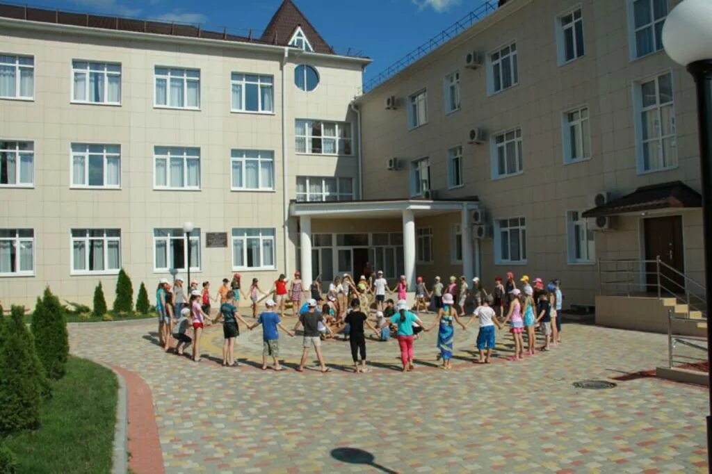 Вагаршак вагаршакович юный нефтяник. Лагерь юный нефтяник краснодарский край. Юный нефтяник. Юный нефтяник лагерь сургутнефтегаз. Санаторий юный нефтяник.