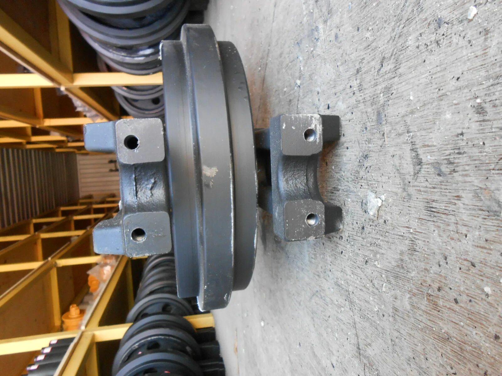 ленивец экскаватора. колесо натяжное экскаватора хитачи. направляющее колесо ленивец ек270 ремкомплект. колесо направляющее jcb 205lc. колесо направляющее hitachi zx450-3.