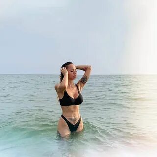 Reddit - Celebs - Deborah de Luca Темное Тату, Musica.