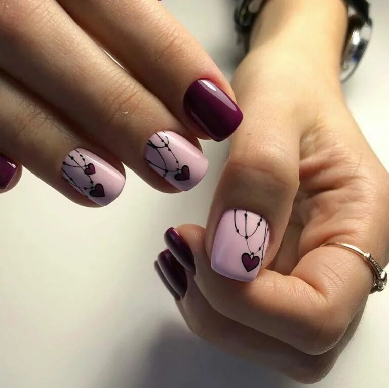 Маникюр сердечки на ногтях. Романтический маникюр. Романтический маникюр. Маникюр на 14 февраля 2024. Красивый маникюр на день влюбленных.