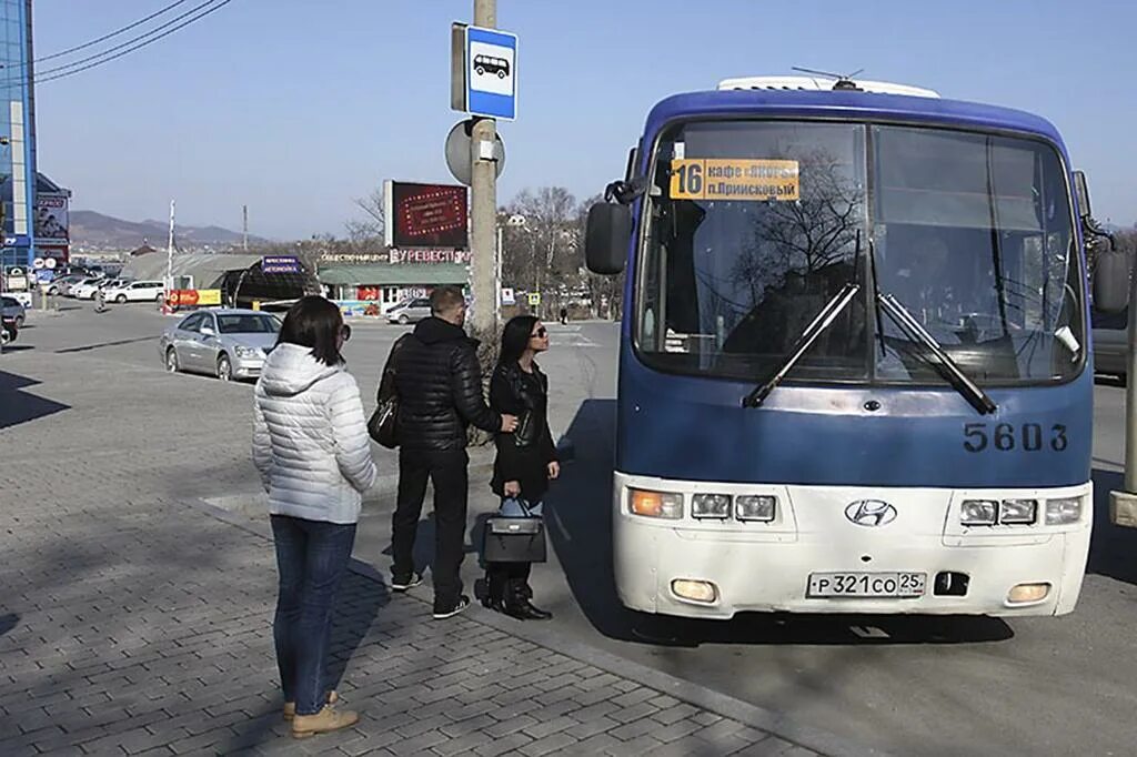 В Находке общественном транспорте.. Автобусы в Находке. Автобус находка Владивосток. Находка Владивосток микроавтобус.