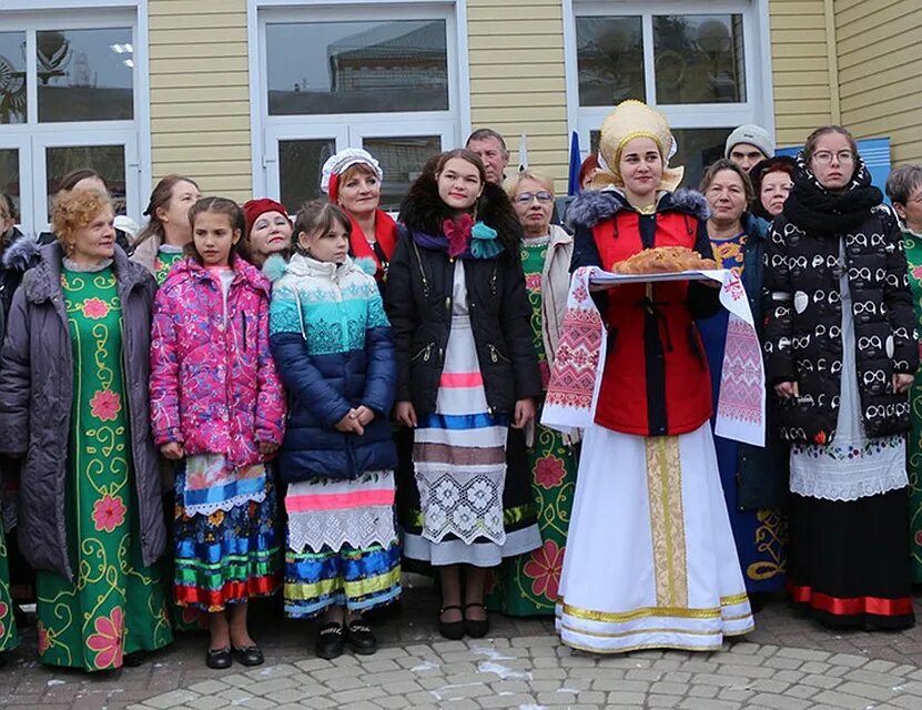 Погода г злынка брянской области. Злынковский район Брянской области. ДК Злынка. Злынка дом культуры. Злынка администрация.