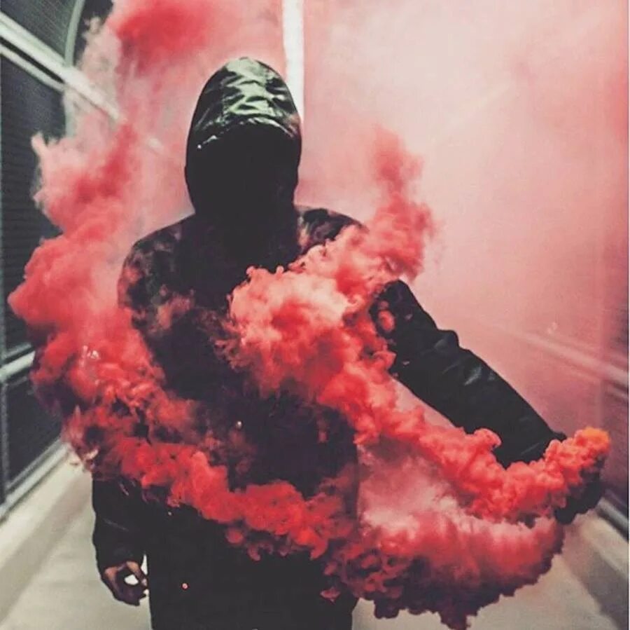 Smoke ninja. Ниндзя в дыму. Дымовой ниндзя. Ниндзя с дымовыми шашками. Дымный ниндзя.