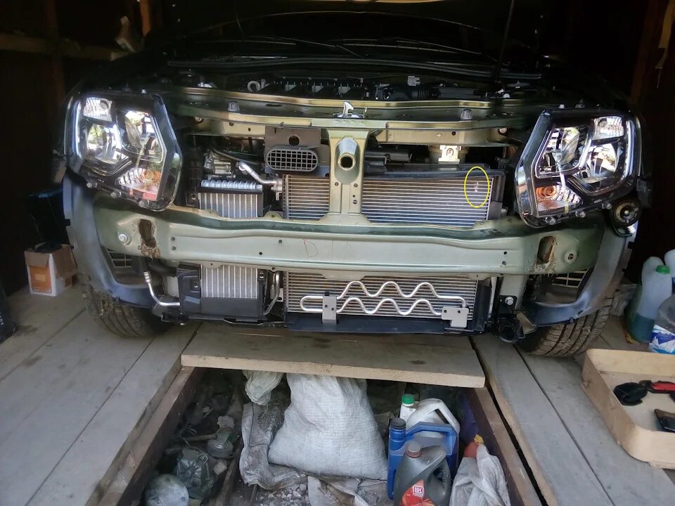 Установка бампера дастер. Renault duster снятие бампера. в рено, дастер 2, 2 радиатора. дастер 2025 крепление радиатора акпп. крепление радиатора renault duster.