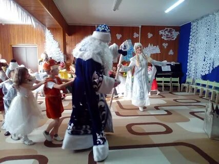 Выход на новогодний утренник в детском саду