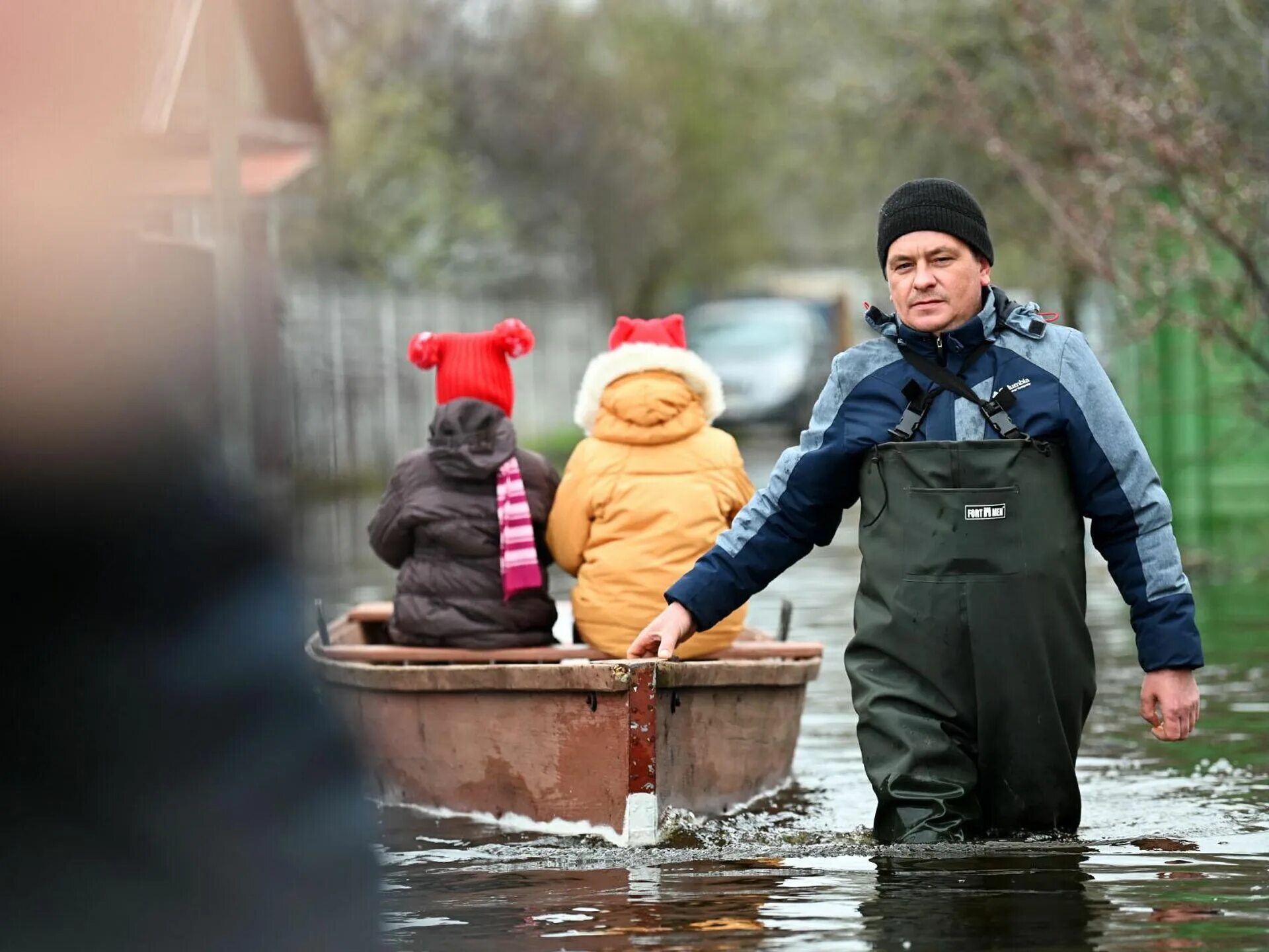 Паводок в беларуси 2024. Паводок фото. Наводнения в России. Половодье реки. Гомель затопило.