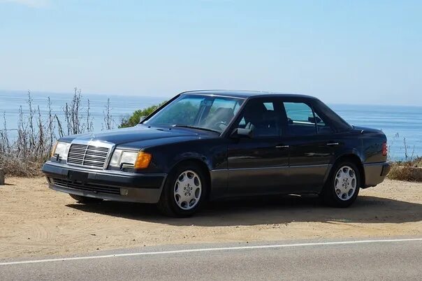 Купить б/у Mercedes-Benz W124 1984-1993 230 2.3 AT (132 л.с.) бензин автомат в С