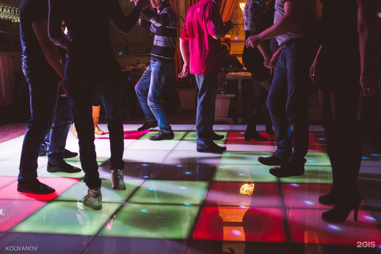 Танцующее кафе. The dance cafe, новокузнецк. новокузнецк данс кафе орджоникидзе. орджоникидзе 38б новокузнецк кафе. танцевальное кафе.