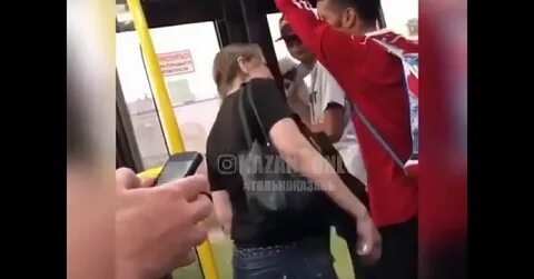 Мужики трогают мужиков в метро