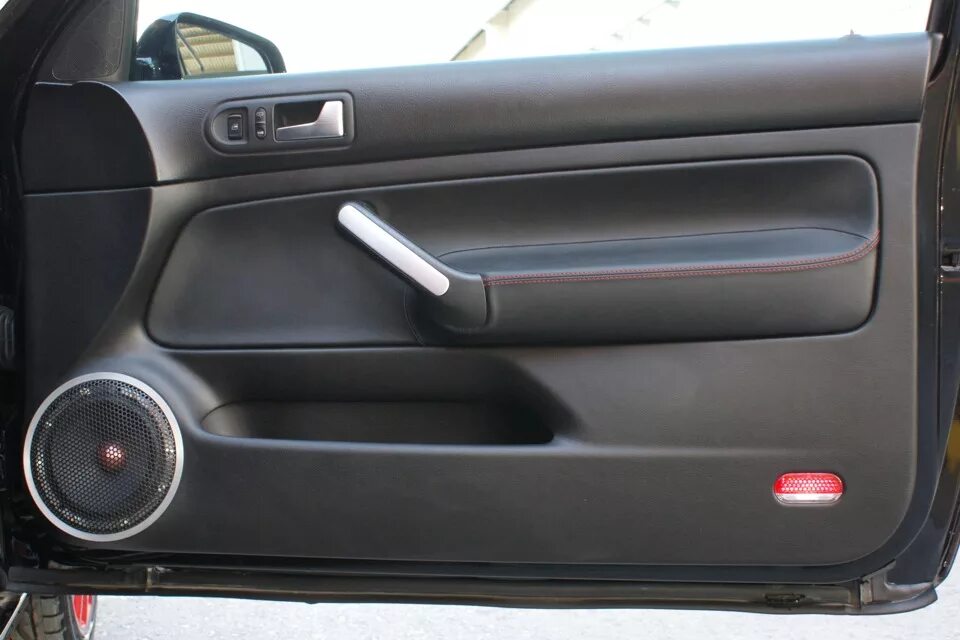 Golf 4 карты. Дверные карты фольксваген гольф 4 перетяжка. Подиумы гольф 4. Двери гольф 4 3дв обшивка. Подиумы гольф 4.
