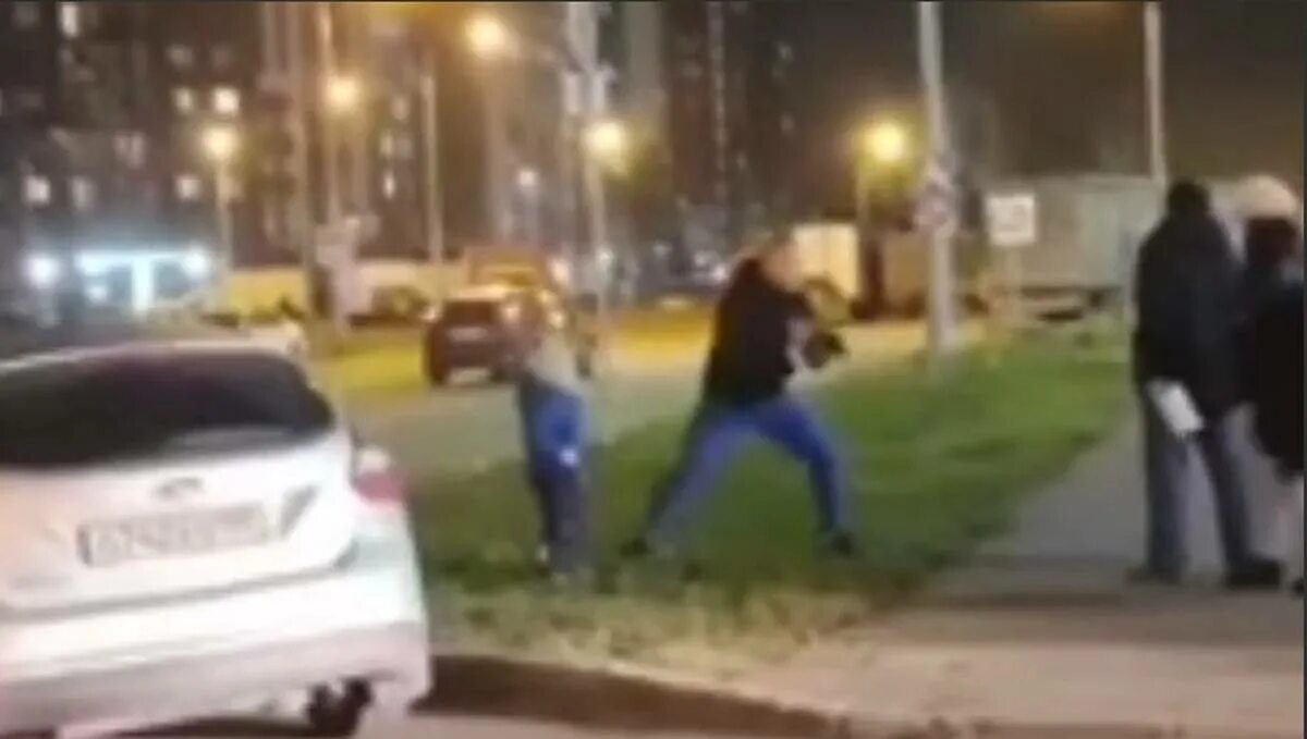 Мигранты нападают на москвичей. Трое кавказцев напали на велосипедиста. Новые Ватутинки драка детей. Толпа русских набросилась на кавказца.