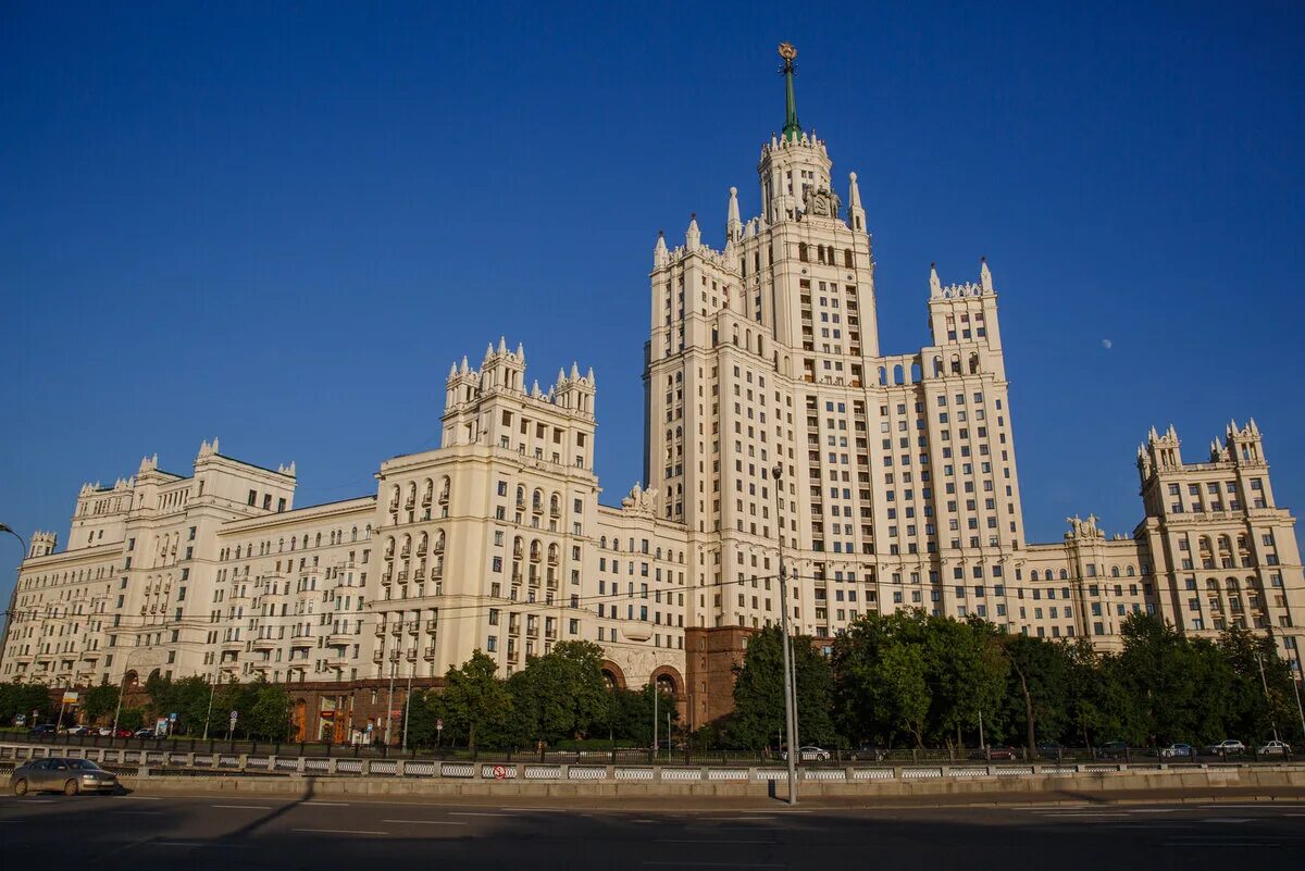 Высотка на котельнической набережной. Сталинская высотка в москве на котельнической набережной. Кто автор жилого дома на котельнической набережной. Высотное здание на котельнической набережной. Кто автор жилого дома на котельнической набережной.