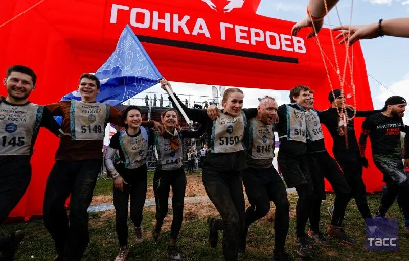 Как под Москвой прошел крупнейший забег с препятствиями "Гонка героев"