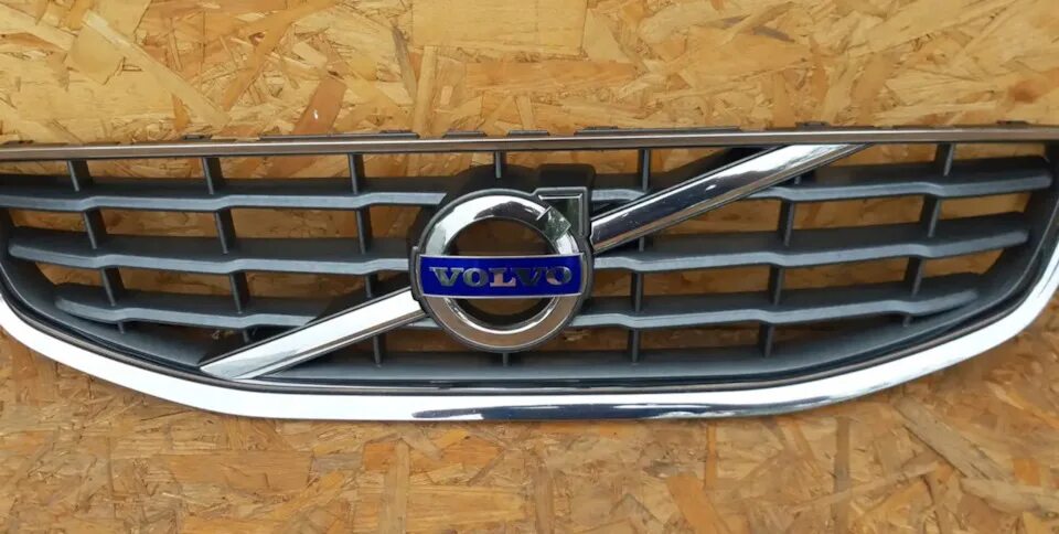 Решетка радиатора вольво с60 2006. S60 решетка. Решетка радиатора volvo s80 ll. S60 решетка. 8693331 решетка радиатора volvo s60.