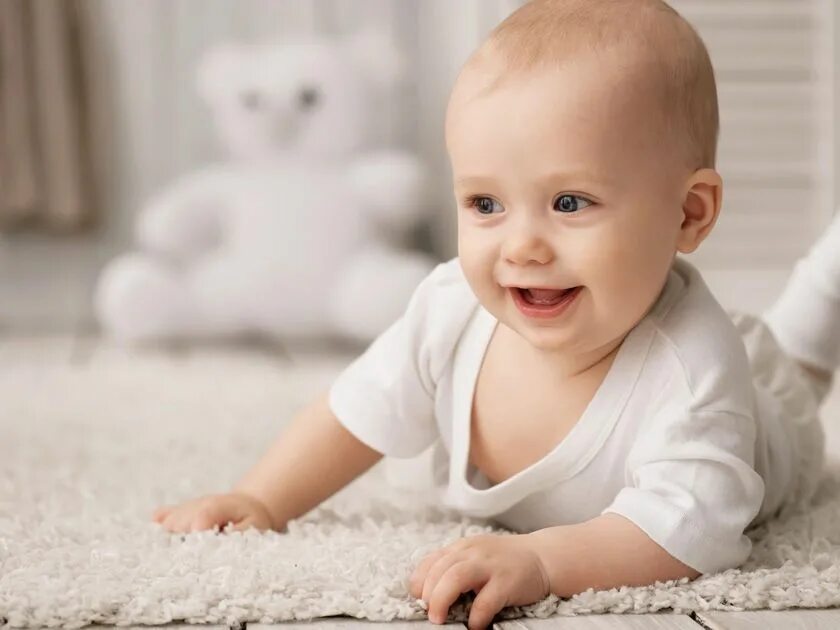 Baby is happy. Маленькие дети. Младенческий Возраст. Дети в младенчестве. Дети грудного возраста.