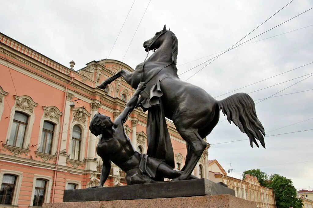 Какие скульптуры в санкт петербурге. Аничкин мост в санкт-петербурге. аничков мост. скульптуры питер аничков мост. пётр карлович клодт аничков мост.