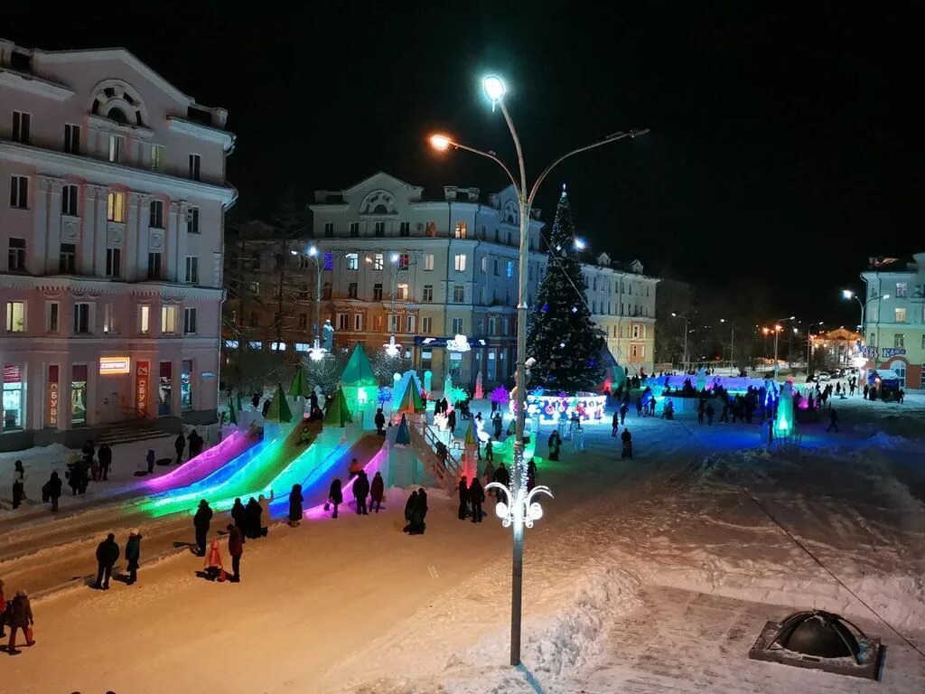 Североуральск площадь города. Площадь Североуральск зимой. Новый городок площадь. Площадь североуральска