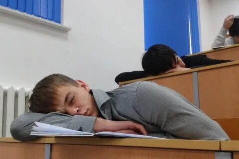 Мужик сидит на паре